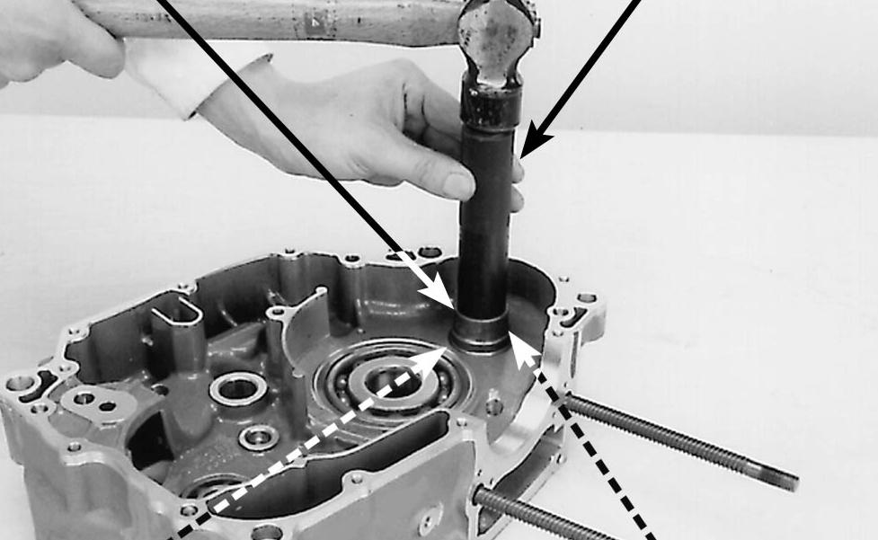 rolamentos, 12 mm 07936-1660001 Contrapeso do extrator 07741-0010201 Instale os novos rolamentos na carcaça do motor, utilizando as ferramentas especiais.