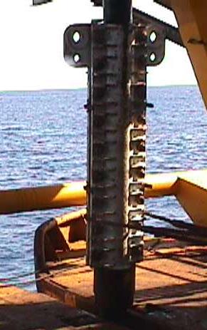 3.8.7 Colar de ancoragem O colar de ancoragem (Figura 15) tem a função de absorver a carga de tração da catenária, garantindo o posicionamento do umbilical após o seu lançamento.