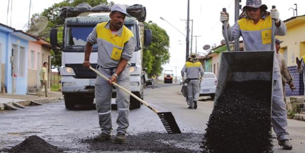 mais uma vez à região Metropolitana. Hoje (3), gestores estaduais assinam a ordem de serviço para início da pavimentação asfáltica de vias urbanas no município de Rio Largo.