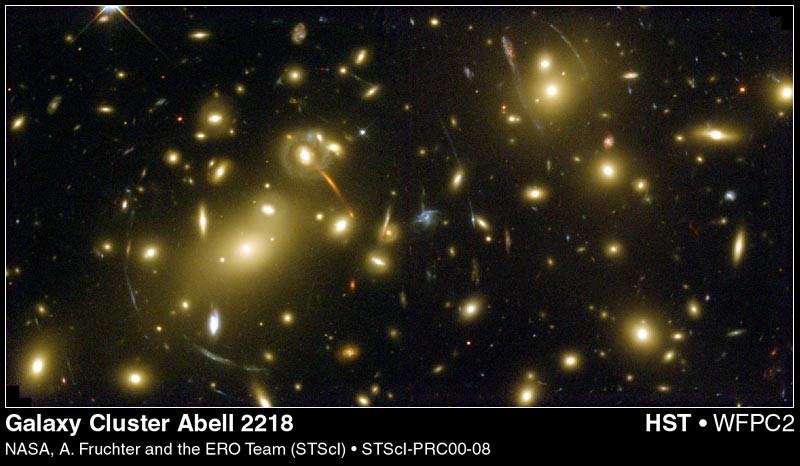 Aglomerados de Galáxias Distância:3 bilhões a.l. (1000 x distância de Andrômeda); 250 membros Lente gravitacional