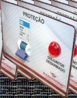 2.6 Proteção Por motivos de segurança a empresa desenvolve os retificadores para galvanoplastia com um disjuntor que serve como proteção para entrada e saída de energia, sua proteção garante um bom