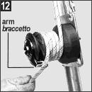 2- rappel Uma linha de rappel : Numa das argolas no topo do tripé, retirar roldana e colocar apenas um mosquetão tipo pêra (e com rosca de segurança).