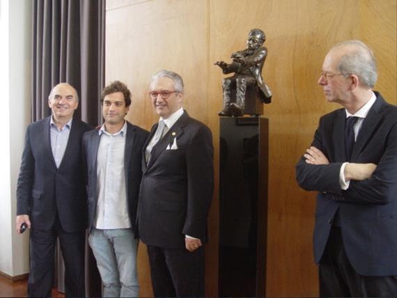 Inauguração da escultura O Pianista abre concurso de Piano da Póvoa Sexta-feira, 01 de Maio de 2015 in: http://www.maissemanario.pt/?