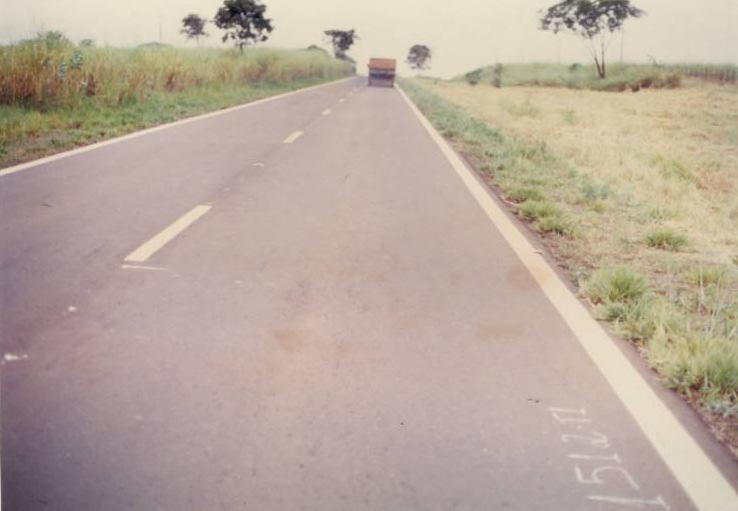 longitudinal com a próxima manta para execução da outra faixa de tráfego (07/02/92).