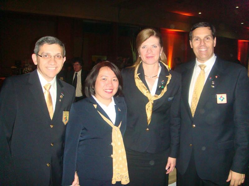 Em dia com o Rotary Club SANTS-PRT Boletim