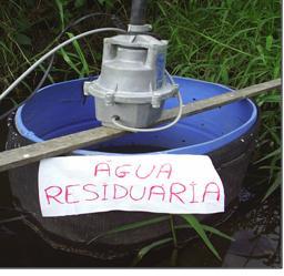 29 Figura 5 Sistema de captação da água residuária à esquerda e à direita, no canto superior, o reservatório da água residuária 4.7.1.