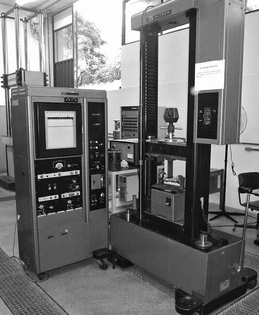 86 Para a realização do ensaio biomecânico, foram utilizadas as instalações do laboratório de ensaios mecânicos do Centro de Desenvolvimento de Tecnologia Nuclear da Comissão Nacional de Energia