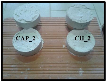Resultados e discussão A análise da Tabela 12 mostra que os ciclos de molhagem promoveram um aumento da resistência ao arrancamento na calda de injeção CAP_2 em ambas as argamassas de reboco.