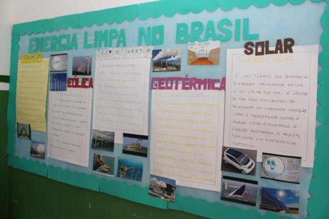 Foto 6: Exposição de painéis confeccionados pelos educandos, na