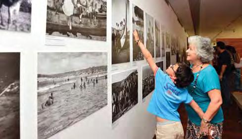 ZOOM 101 Na exposição Ir a banhos há 150 peças entre, fotogramas publicitários das décadas de 1950/60 e 70, postais da Costa da Caparica e Trafaria, materiais de salvamento do Instituto de Socorros a