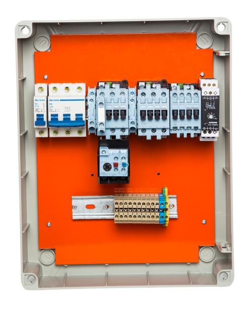 Ao fazer o pedido, determinar se o PDA vai ser acionada por botoeira ou chave de 3 posições. PDA-30 - (CONTATOR + RELÉ DE SOBRECARGA + RELE DE NÍVEL E FALTA DE FASE + RDI) - C/ Chave Comutadora Ref.