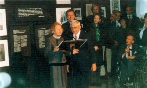 Homenagem a Aristides de Sousa Mendes em Nova Iorque, na Sede das Nações Unidas, a 3 de abril de 2000. A Dra. Maria de Jesus Barroso, presidente da Fundação Pro Dignitate toma a palavra.