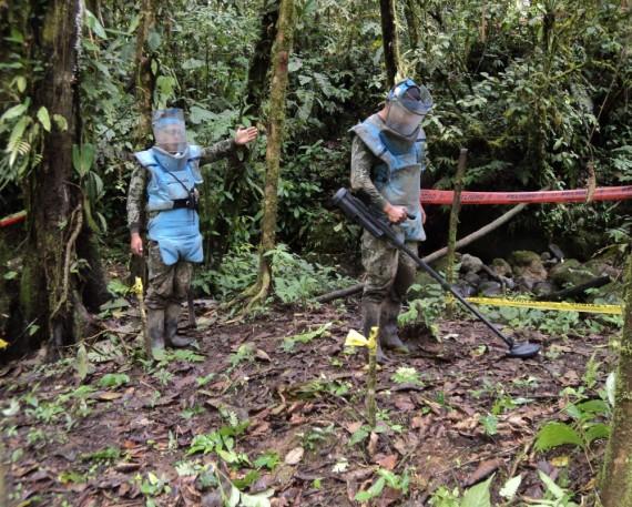 As cansativas caminhadas aos locais de trabalho, que chegam a durar até 3 horas, os possibilitam demonstrar a constante preocupação com a segurança de seu pessoal e o grande espírito de equipe que