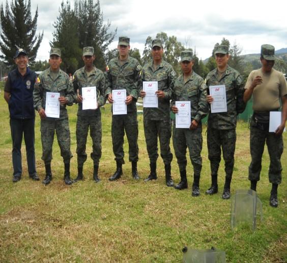 Em junho foram entregues al CGDEOD equipamentos de jardinagem, usados para limpar a vegetação rasteira presente nos campos minados, geradores, bússolas, bolsas