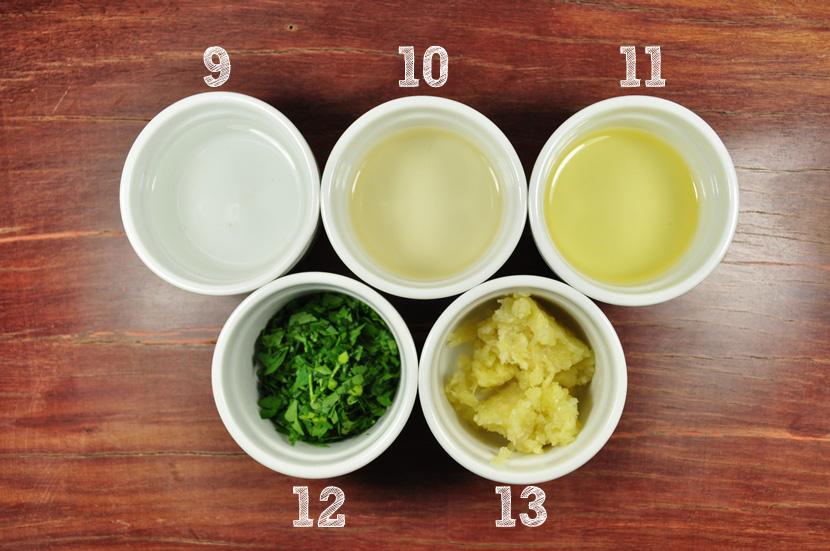 1) 1 colher de sopa de semente de mostarda; 2) ½ colher de sopa de pimenta vermelha em flocos; 3) 6 colheres de sopa de orégano; 4) 1 colher de sopa de pimenta do reino em pó; 5) 1 colher de sopa de