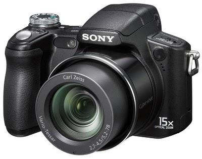 Tipos de Máquinas Fotográficas Principais pontos positivos: Sensor de captura maior; Câmera Super Zoom CUIDADO: A câmera super zoom