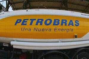 Desafios de Petrobras Gestão da Responsabilidade Social Corporativa = Gestão de Dilemas: contemplar diferentes públicos de relacionamento Consolidar na área internacional a mesma presença social e