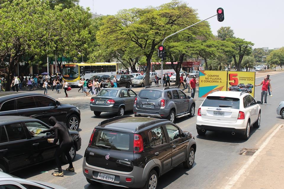 Ação Outdoor móvel A mídia alternativa Outdoor móvel, com alto impacto visual, se diferencia dos outros tipos de comunicação visual, pois tem o benefício da mobilidade, sendo possível