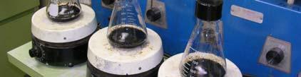 A lignina insolúvel é filtrada em um funil de vidro sinterizado, número 4, previamente tarado do