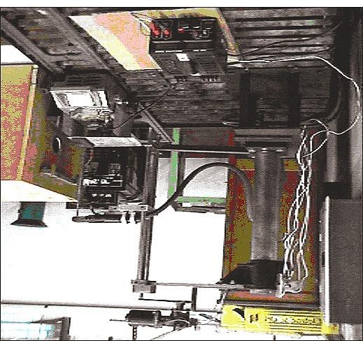 38 eletrodo Corpo prova Sistema Projeção arco tartaruga Controle Veloc. eletrodo Figura 4.4 - Banco de ensaios para soldagens automáticas. 4.3 Desenvolvimento experimental Concluído o banco de ensaio, iniciou-se o desenvolvimento experimental.