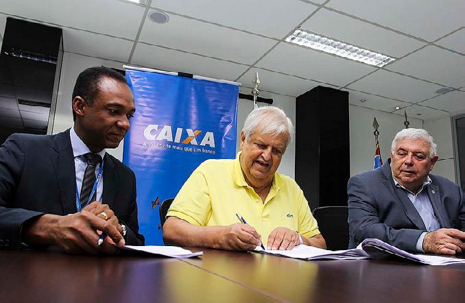Santos fecha com Caixa e volta a ter patrocínio máster POR DUDA LOPES O Santos finalmente oficializou um contrato de longo prazo com a Caixa.