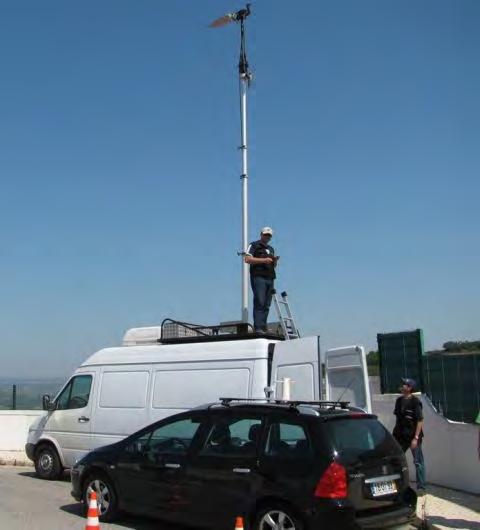 1875 (04/2010), sendo que, o sistema de recolha de dados realiza, de modo automático, a rotação completa da antena, ao longo de 360º, no plano horizontal, em passos de 5º, posicionando-se em seguida,