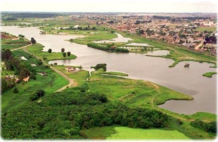 Mapa da localização do Parque Iguaçu: CONSIDERÇÕES O Parque Iguaçu oferece várias alternativas de diversão. Contudo, muitas delas não são divulgadas.