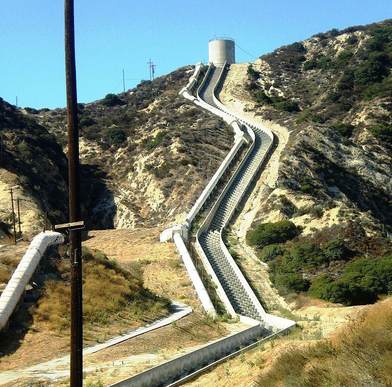 3. O Aqueduto de Los Angeles: O Aqueduto de Los Angeles foi construído e operado pelo Departamento de Água e Energia de Los Angeles para abastecer a metrópole de Los Angeles, na Califórnia.