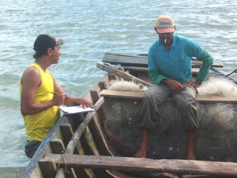 17 Figura 8. Entrevistas com pescadores artesanais em Camocim - CE para coleta das informações sobre as pescarias e suas características.