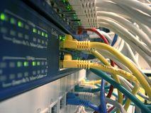 Ethernet Ethernet é uma arquitetura de interconexão para redes locais -