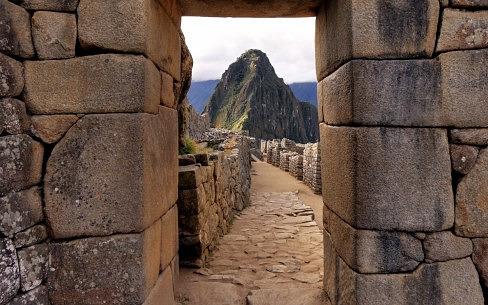 DIA 11: MACHU PICCHU/CUZCO Café da manhã no hotel e saída para o Parque Arqueológico de Machu Picchu. Finalmente chegou o grande dia! Após o café da manhã, partiremos para a Cidade Sagrada dos Incas.