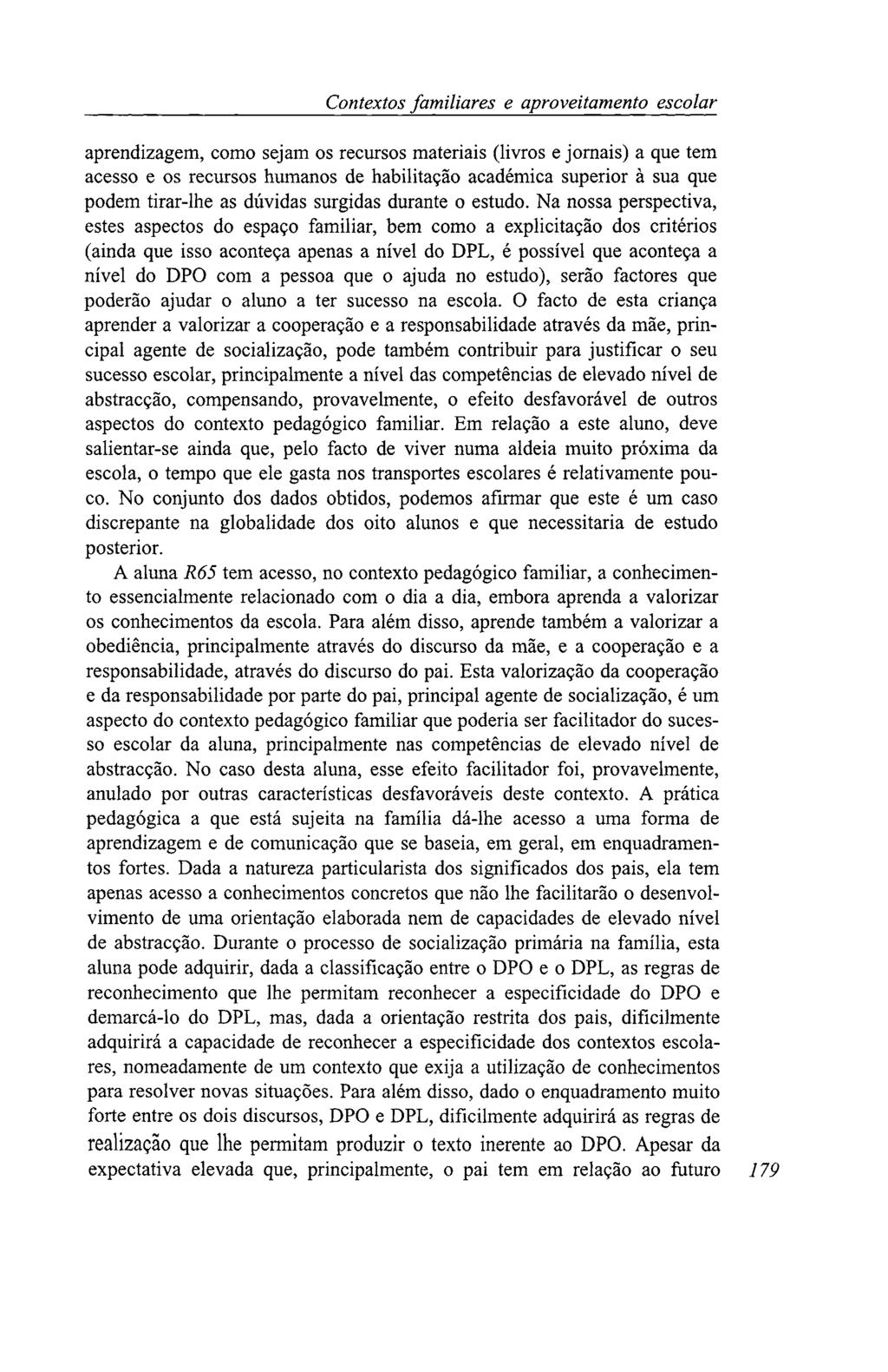 Contextos familiares e aproveitamento escolar aprendizagem, como sejam os recursos materiais (livros e jornais) a que tem acesso e os recursos humanos de habilitação académica superior à sua que