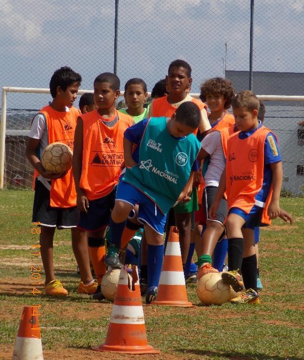 O PROJETO O Projeto Base Campeã desenvolve nas dependências do campo Santa Rosa de Sete Lagoas, as equipes