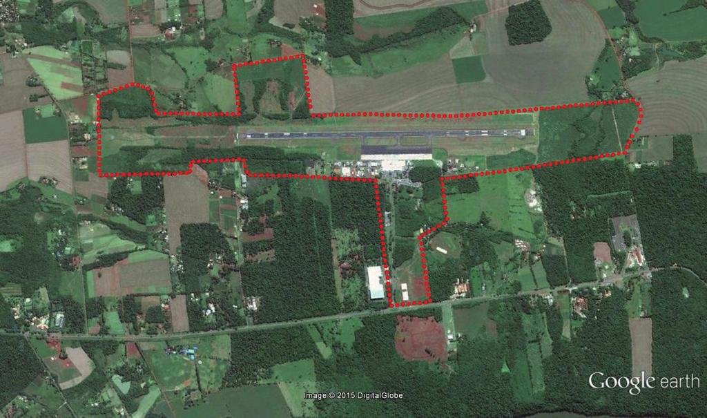 William de Paula Silva e Henrique Apolinário Rody Figura 1 - Sítio Aeroportuário - área patrimonial Fonte: (Google Earth, 2016) No projeto geométrico vertical foi definido o greide que será utilizado