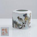 573 PAR DE PEQUENAS TAÇAS Em porcelana da China, decoração com esmaltes policroma com