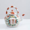 Base de licitação: 60 607 BULE Em porcelana da China, decoração com esmaltes policromos da familia