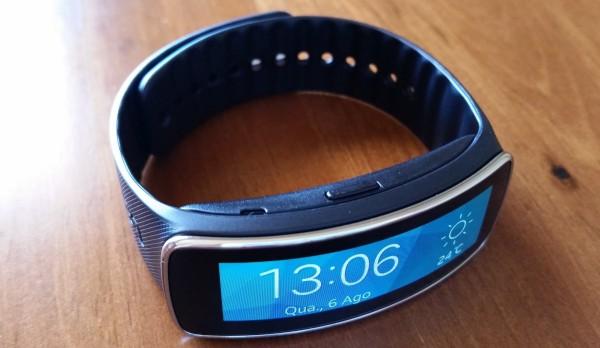 Assim que a Google apresentou o Android Wear, mais um Gear foi apresentado, desta vez o Gear Live.