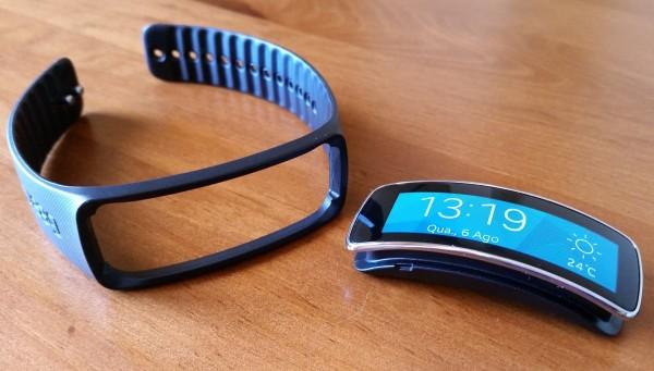 Veredicto O Samsung Gear Fit encontra-se disponível em Portugal por um preço médio de 181,61, valores do KuantoKusta, ainda assim, existem várias lojas que o têm disponível por cerca de 150 euros.