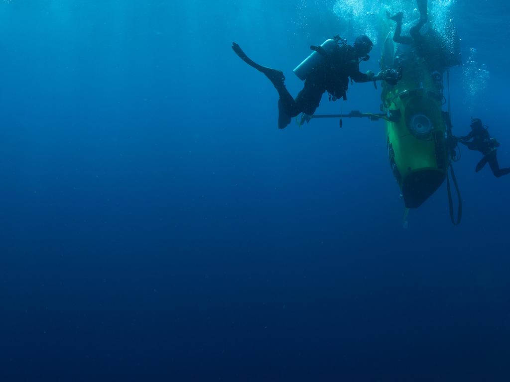 James Cameron e o Deepsea Challenge EM DIREÇÃO ÀS PROFUNDEZAS DOS OCEANOS EM 26 DE MARÇO DE 2012, O SUBMERSÍVEL DA EXPEDIÇÃO