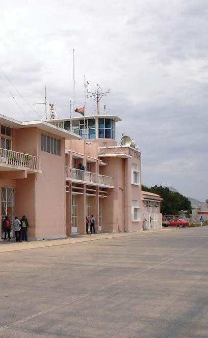 Obras do Aeroporto Internacional do Lubango serão concluídas em Maio de 2010 卢班戈国际机场建设工作将于 2010 年 5 月完工 哥拉威拉省卢班戈国际机场的建设工作项目主管 Nívio Novagraf 周安二称, 项目于今年 2 月启动, 目前已经完成了四分之一