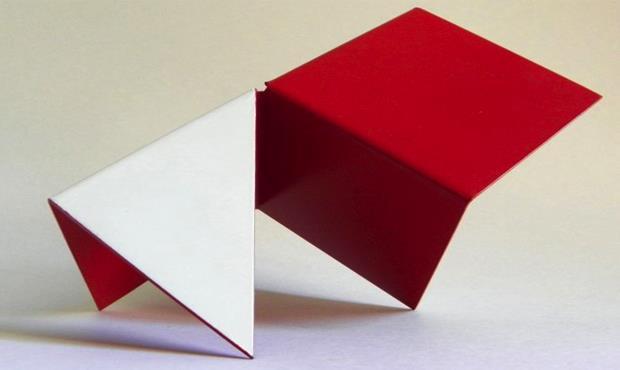QUESTÃO 1.2 (vale 8,0 pontos) A Figura 3 apresenta uma imagem da escultura Apótema - Do Quadrado ao Cubo, de autoria de José Renato de Castro e Silva 2.