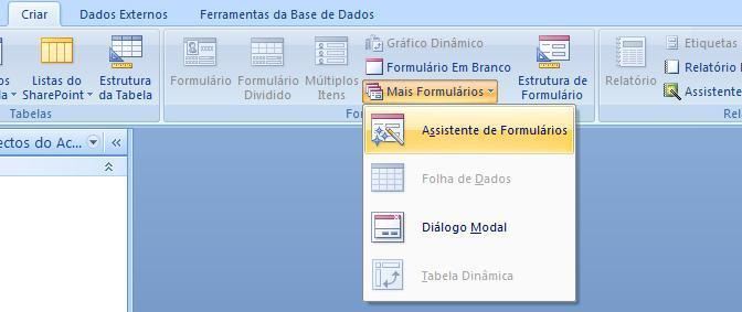 Pág 5 Criar um formulário com o Assistente Na janela da base de dados, dê um clique no botão Formulário Escolha o botão Novo Seleccione o nome da tabela ou consulta para o