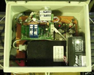 50 5B38 6B11 SRM6000 Slave Bateria Figura 3-37 Sistema de transmissão de dados instalado na caixa
