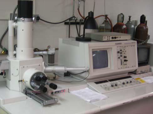 56 Figura 4.3 - Microscópio eletrônico de varredura, MEV. 4.2.5 TENSÃO INTERFACIAL Na segunda parte dos experimentos, foi realizada a medida da tensão interfacial do material em estudo.