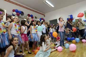 НЕРАЦИЈЕ ШК. 2015/16.Г. На седници наставничког већа, већином гласова је изабран изузетан ученик генерације Алекса Марински.