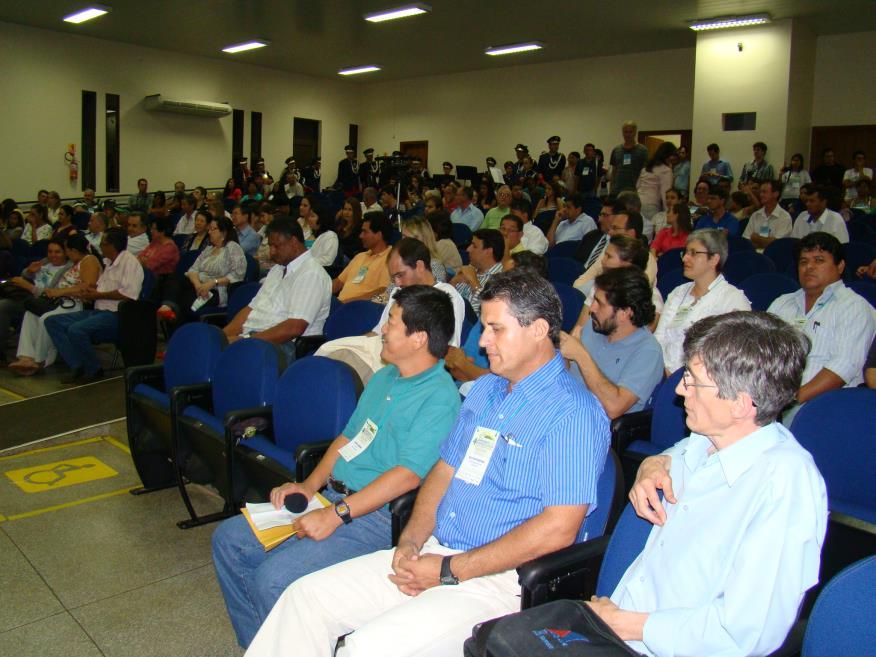 Figura 4. Vista parcial da plenária durante o 4º Seminário de Agroecologia de MS e o 3º Encontro de Produtores Agroecológicos de MS, em Glória de Dourados, MS, em 2012.