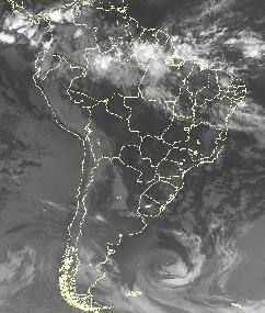 300 metros em média, podendo está ligado com a presença da região de alta pressão presente na retaguarda do sistema frontal em baixos níveis.