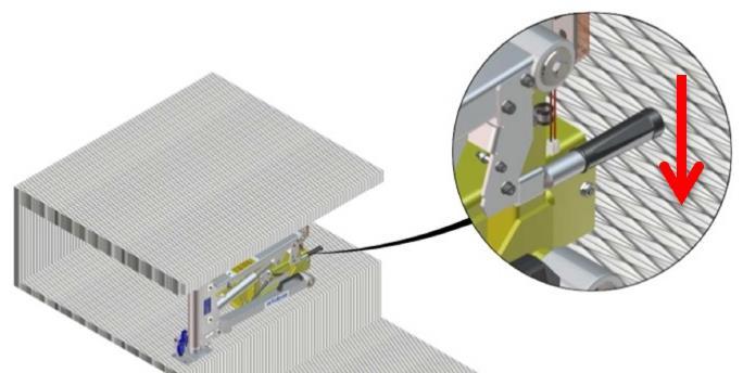 manualmente a plataforma auxiliar; Pressione e mantenha pressionado o botão verde para descer a plataforma; Auxilie a entrada do usuário na plataforma elevatória; Pressione e mantenha pressionado o