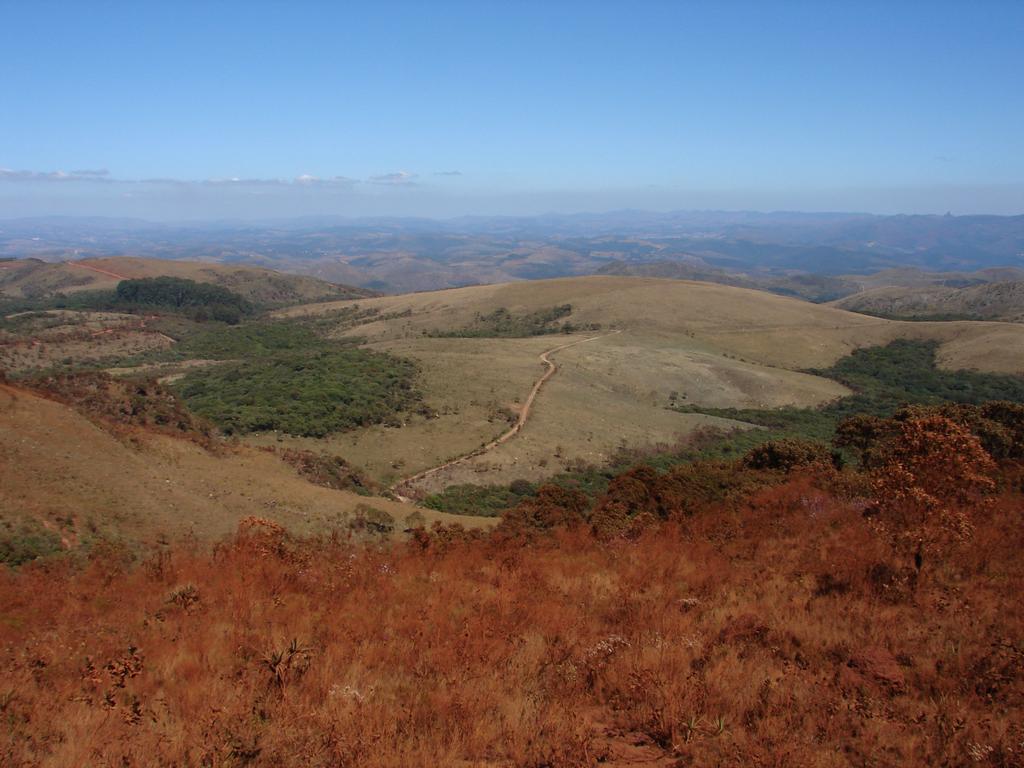 O abastecimento público do município de Caeté é originário de águas que nascem em seu território.