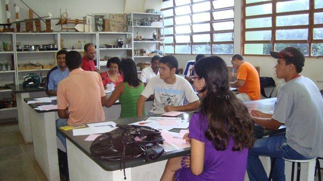 As aulas são ministradas nas salas do prédio 3, com a participação de 150 acadêmicos de vários cursos do campus-sede, que atuam como monitores (estagiários).